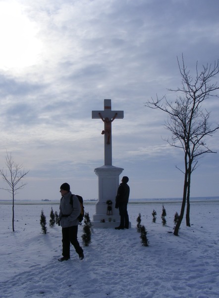 Srácok a keresztnél