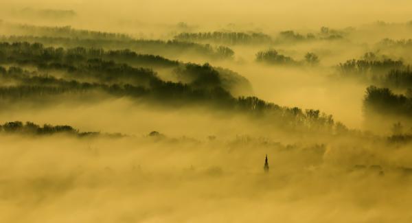 Köd a völgy fölött