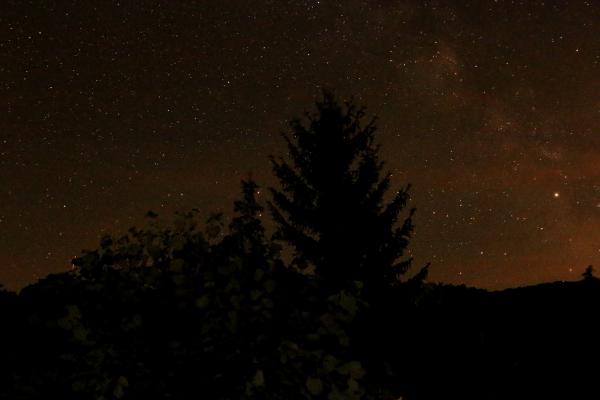 Vöröslő csillagok alatt