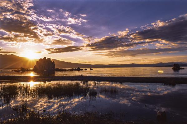 Mono Lake fénytengerben