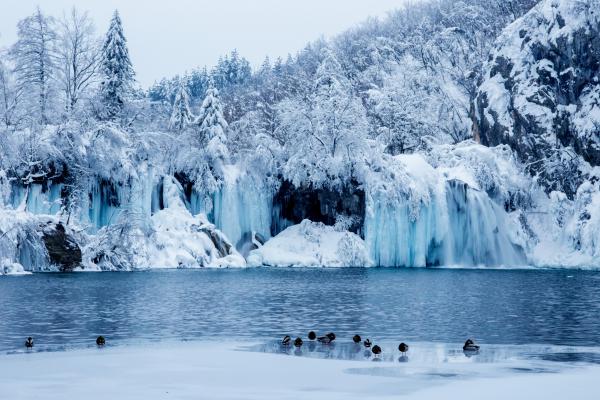 Plitvice szendergő kacsákkal