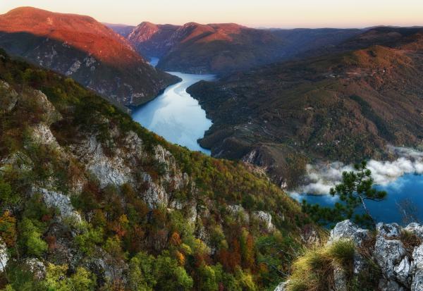 Hajnal a Banjska stenan