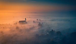 Őszi páras hajnalon. Őszi páras hajnalon.