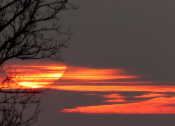 Felhő mögül a napunk