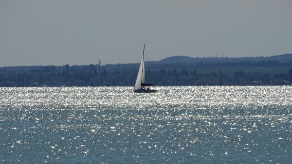 Csillámló Balaton tetején