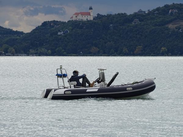 A gép forog, az alkotó pihen