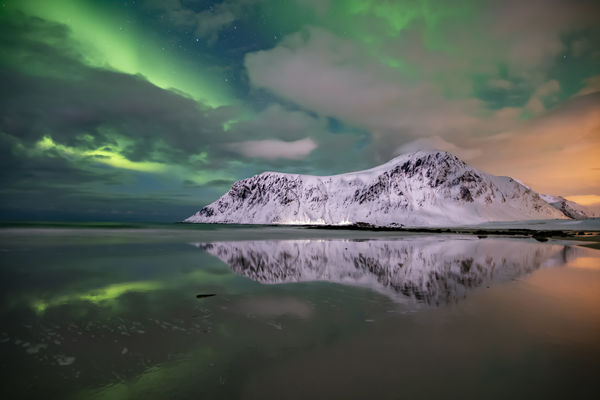 Tükröződő sarki fény