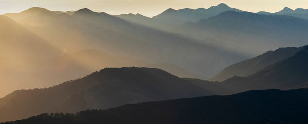 Napnyugta a hegyekben