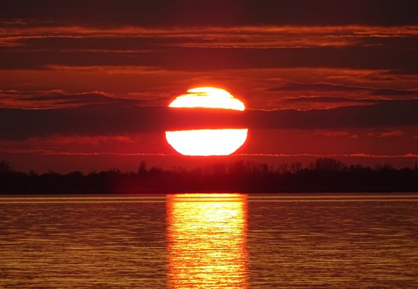 Naplemente aranyhíddal