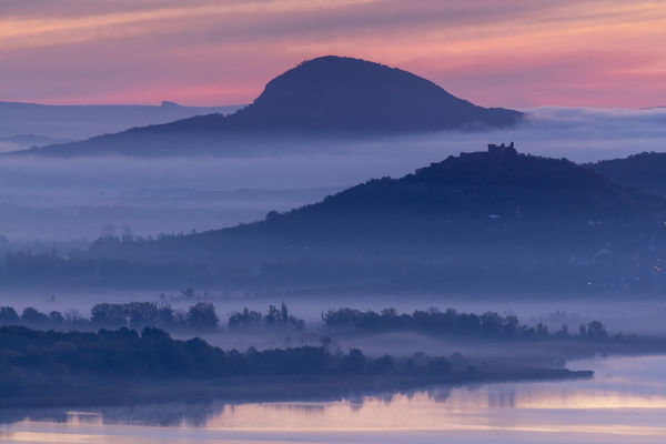 Szigliget, Gulács és a Hegyestű látványa a Keszthelyi-hegység felől