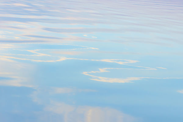 A felhők és a víz játéka