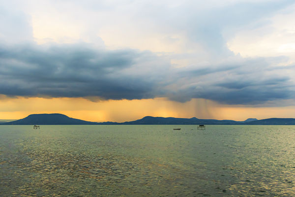 Gyulakeszin lóg az eső lába