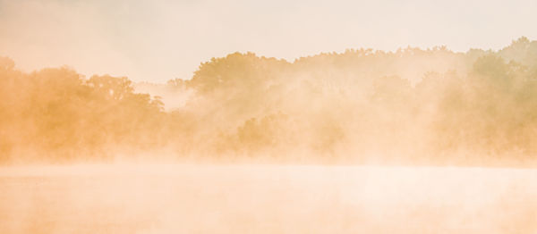Reggeli fények a Naplás-tónál