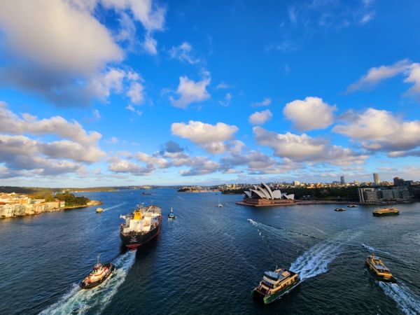 Víz a Harbour Bridge alatt