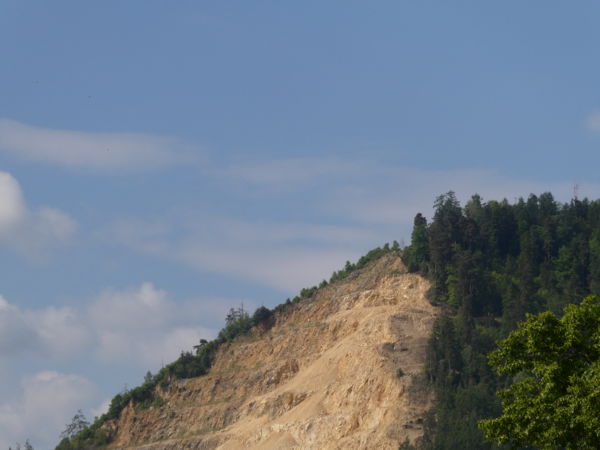 Felvágták a hegy gyomrát