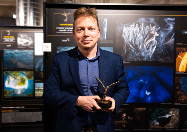 Méltó kezekben az Arany Daru szobor