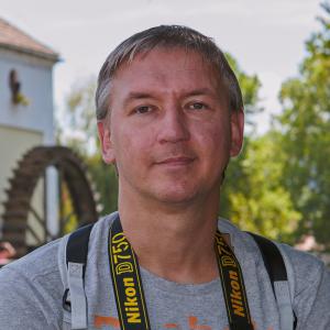 Feketén, fehéren